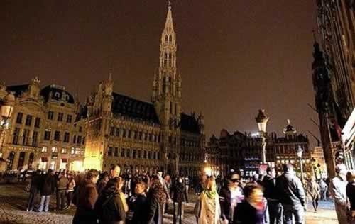 Opération Earth Hour : Plus de 130 pays répartis dans le monde ont participé à cette opération. 750.000 familles belges ont éteint la lumière